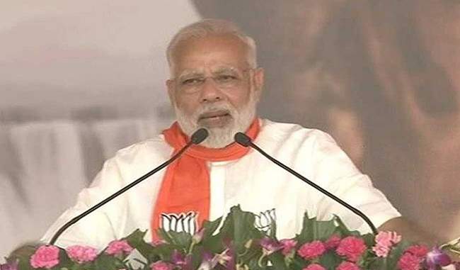 Naredra Modi says Gujarat election a fight between development and dynasty