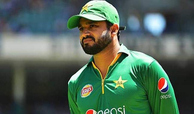 Azhar Ali in United Kingdom for treatment of his knee injury