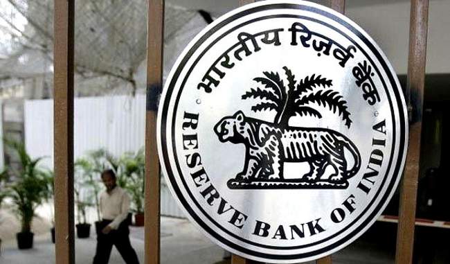 Linking aadhaar card to bank accounts mandatory clarifies RBI