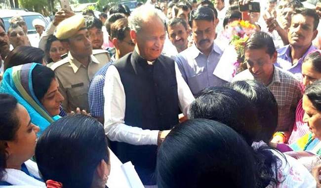 Celebrating the anniversary of the banquet, the government will have to ''reverse'': Gehlot