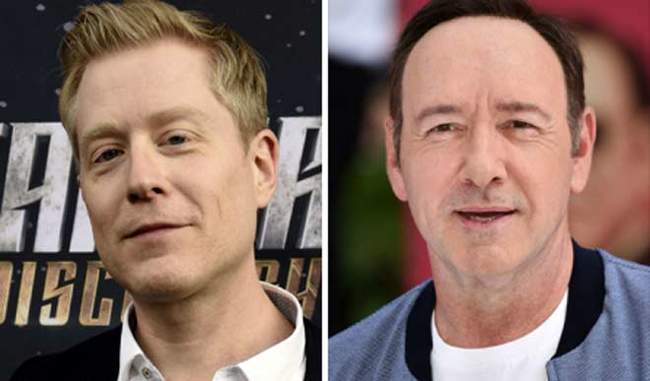 Kevin Spacey Comes Out as Gay and Apologizes to Anthony Rapp Kevin Spacey Comes Out as Gay and Apologizes to Anthony Rapp