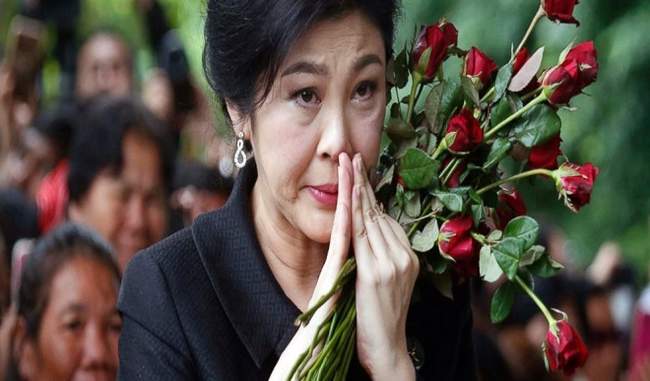 Thailand cancels passports of ousted prime minister