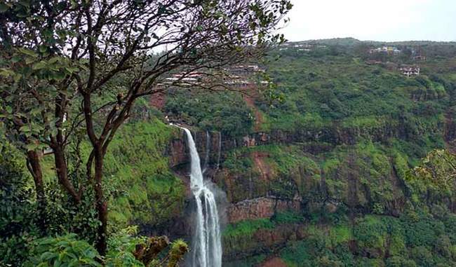 cold weather and magical waterfalls of Panchgani Attracts tourists