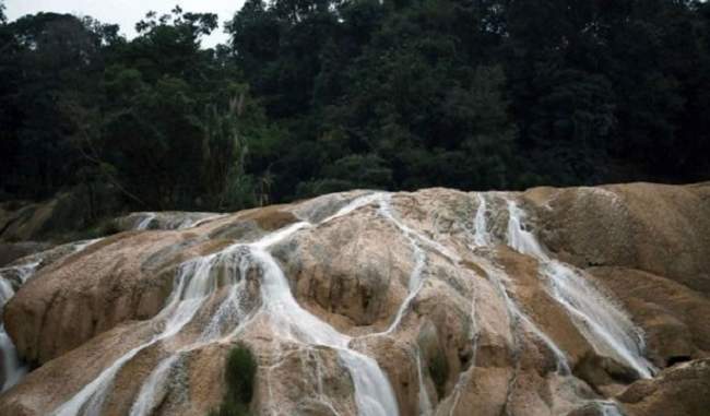 Mexico waterfall: Agua Azul cascades return to quake-hit river