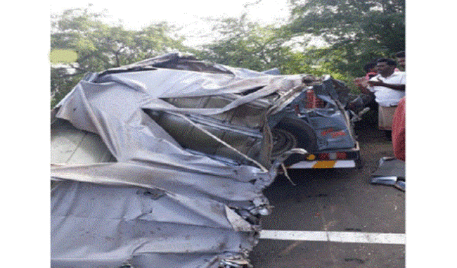 Car crashes into truck in Hyderabad outskirts, four killed