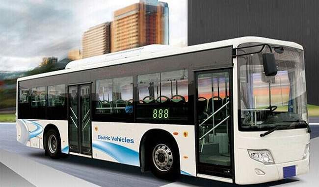 Automobile firm makes presentation on electric buses to Gahlot