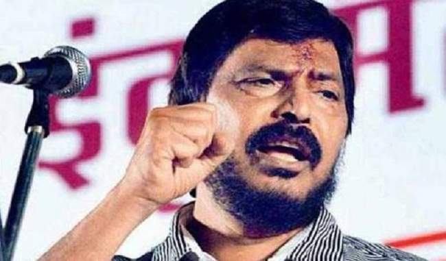 Reservation should be given to upper caste people: Athawale