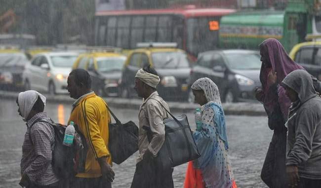 Cyclone Ockhi 300km west of Mumbai coast, PM Modi asks BJP workers to help people in Gujarat