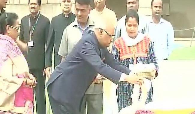 Kovind paid tribute to Father of the Nation before taking oath