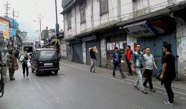 Indefinite shutdown enters 40th day, DGP to visit Darjeeling