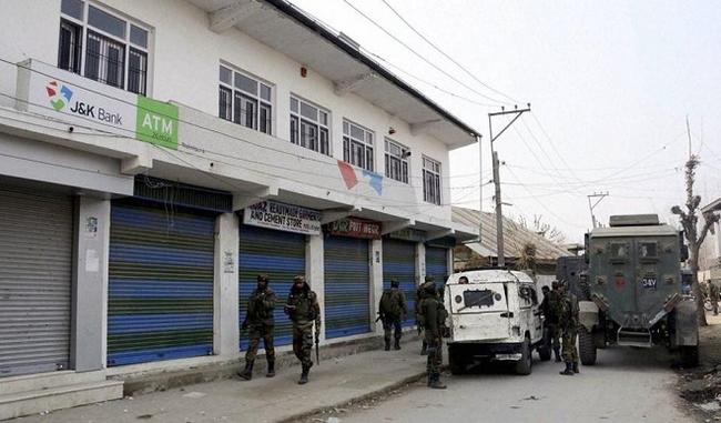 Masked men loot Jammu and Kashmir Bank branch in Anantnag at gunpoint