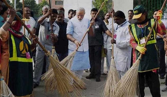 Modi has written a letter to the celebrities of various fields to promote clean India