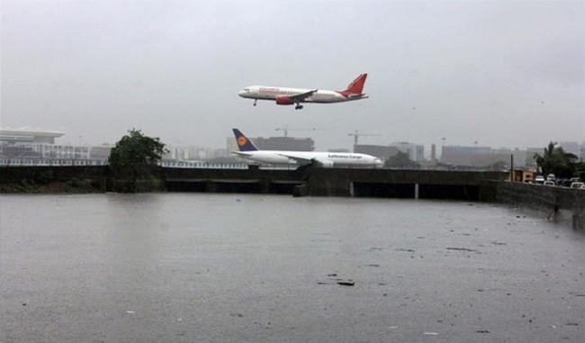 Air services adversely affected due to Heavy rains in Mumbai
