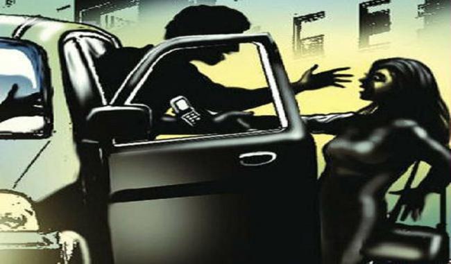 Rape in a moving car from a young girl in Noida