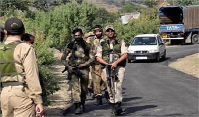 Three security personnel injured in grenade attack in Kashmir