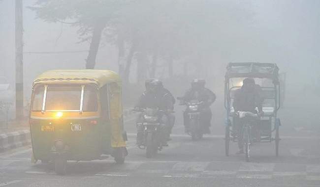 Delhi records season''s coldest day; 49 trains delayed, due to dense fog