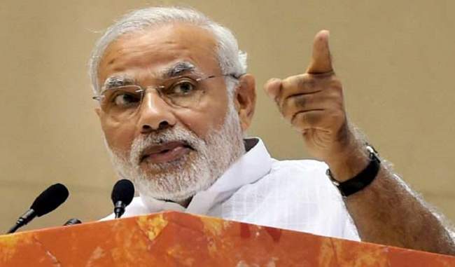 Modi told officials of backward districts, make development with innovation