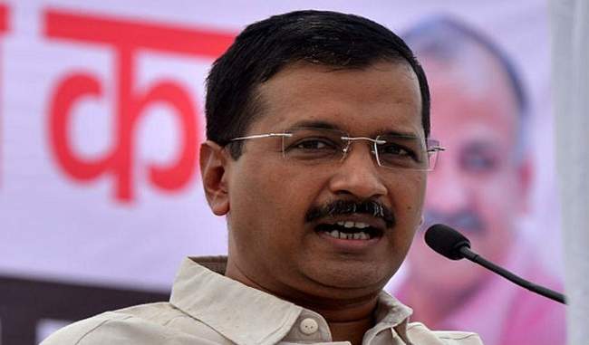 kejriwal attacks on state governments for padmavat release