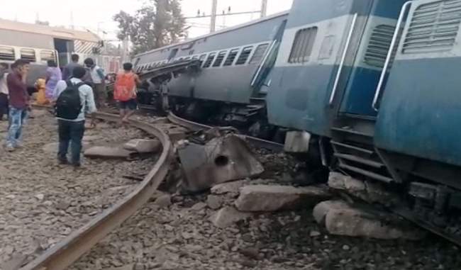 new-farakka-express-accident-railway-suspends-two-officials