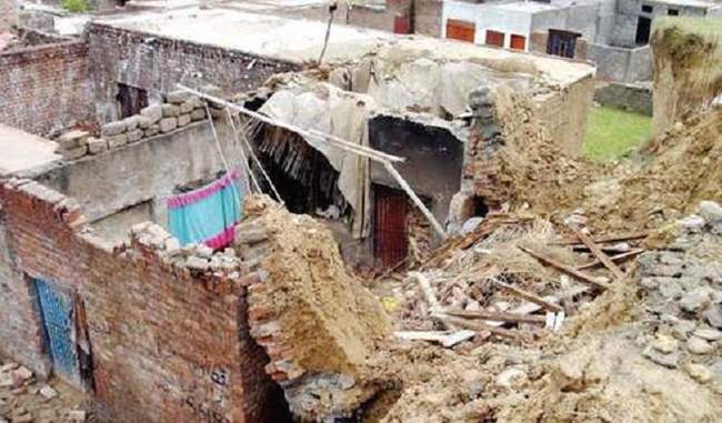 in-pakistan-9-children-die-after-wall-of-house-collapses