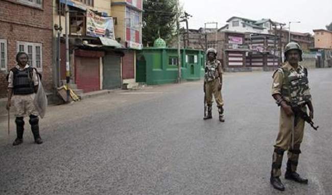life-affected-due-to-separatist-strike-in-kashmir