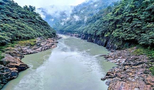 after-the-landslide-in-tibet-officials-asked-the-people-not-to-go-to-the-river-siang after-the-landslide-in-tibet-officials-asked-the-people-not-to-go-to-the-river-siang