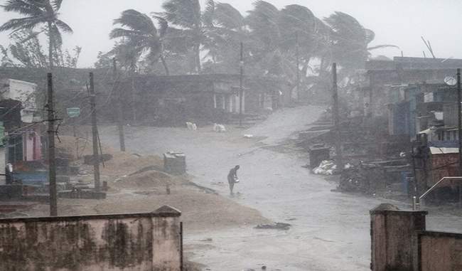 cyclone-titli-hits-odisha-s-gopalpur-over-3-lakh-people-moved-to-safety