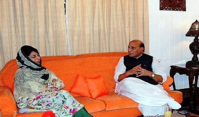 mehbooba-mufti-meets-rajnath-singh-appeals-centre-to-resume-dialogue-with-pakistan