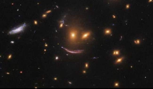 hubble-telescope-captures-cosmic-smiley-between-galaxies