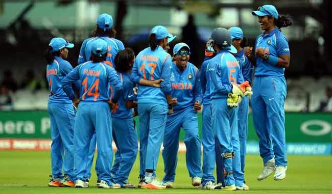 भारतीय महिला टीम जीत की हैट्रिक से विश्व टी20 सेमीफाइनल में