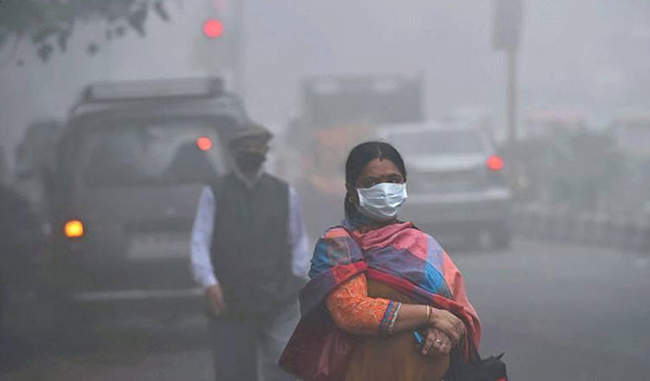 कार्यालयों के भीतर काम कर रहे कर्मचारियों पर भी पड़ रही वायु प्रदूषण की मार