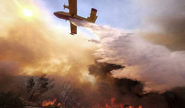 कैलिफोर्निया के जंगलों में लगी आग से मरने वालों की तादाद 79 पहुंची