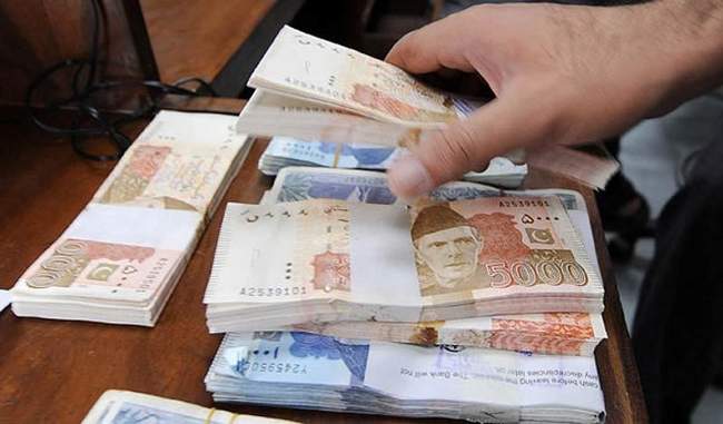 पाकिस्तानी रुपये में भारी गिरावट, एक डालर के लिये 144 रुपये का भाव