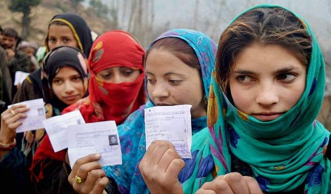 कश्मीर में पंचायत चुनाव के पांचवें चरण के लिए मतदान जारी