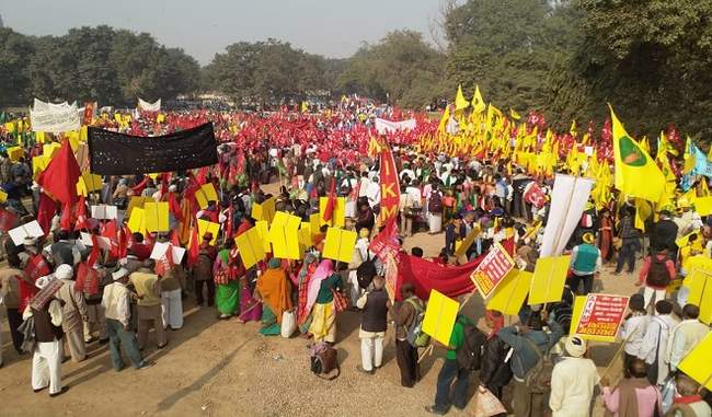 रामलीला मैदान से संसद तक किसानों का मार्च, भारी संख्या में पुलिसबल तैनात