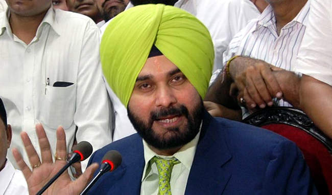 after-targeting-the-amarinder-the-punjab-ministers-opened-a-protest-against-sidhu