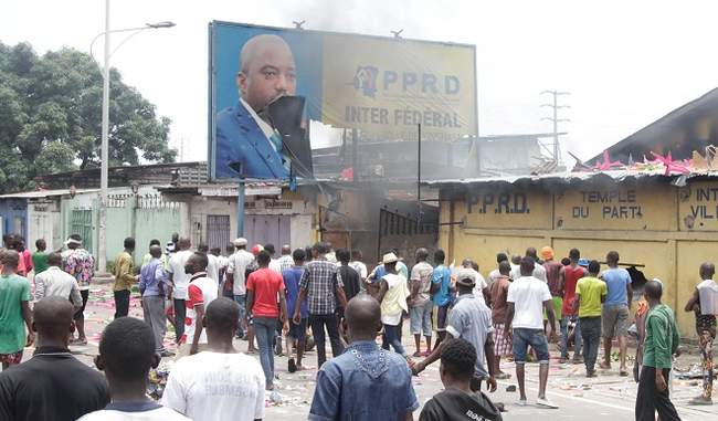 demolition-at-the-party-headquarters-of-the-kabila-during-the-demonstration-in-congo
