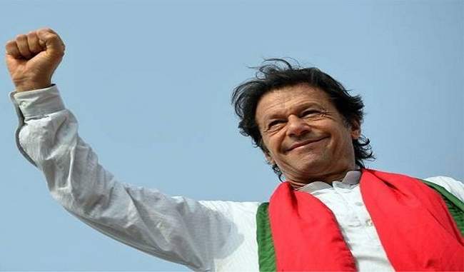 नसीरुद्दीन के बयान पर पाकिस्तान खुश, इमरान खान ने मोदी पर कसा तंज