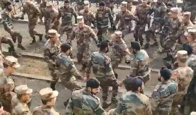 डोकलाम गतिरोध के एक साल बाद भारत-चीन के सैनिकों ने साथ किया डांस