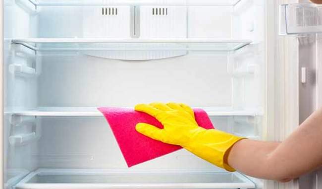 Use these methods to remove the odor from the fridge