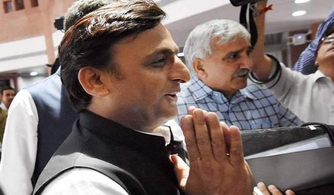 Akhilesh is trying his best to unite SP MLAs
