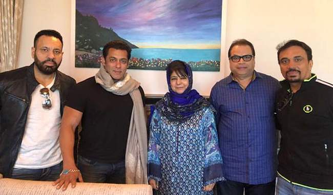 Salman Khan in Kashmir to shoot for ‘Race 3’, meets CM Mehbooba Mufti