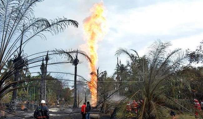 Indonesia''s fire in oil well, 21 people die