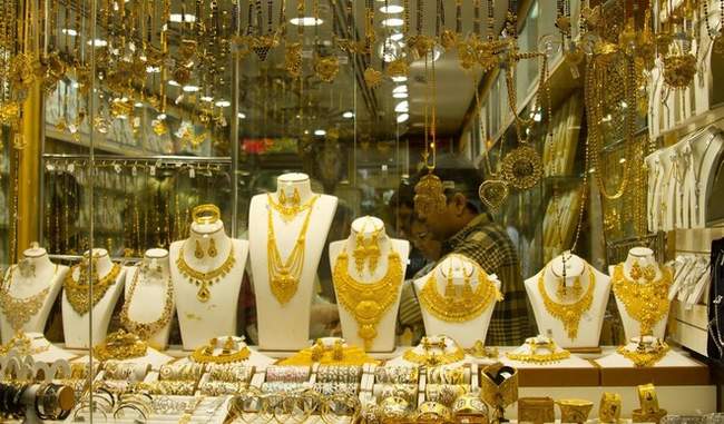 Gold regains shine, bounces Rs 110 on jewellers'' buying