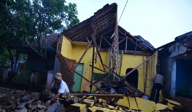 Indonesian Earthquake Kills 3 and Damages Hundreds of Homes