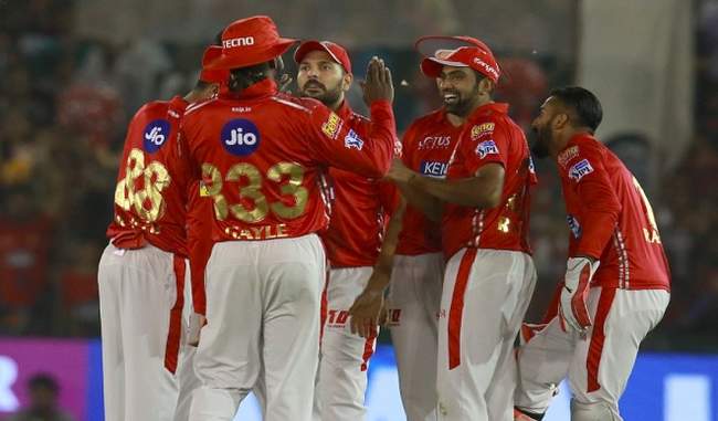 Kings XI survives Dhoni''s breathtaking late onslaught