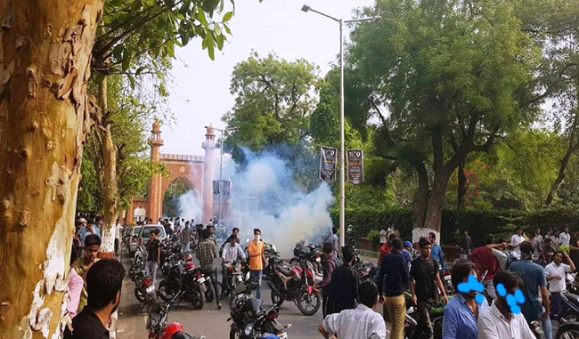 Students protest in AMU after Jinnah photo controversy