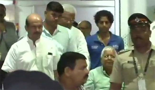 Lalu Prasad Yadav heads to Mumbai for treatment