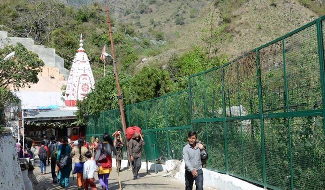Vaishno Devi yatra resumes as forest fire brought under control