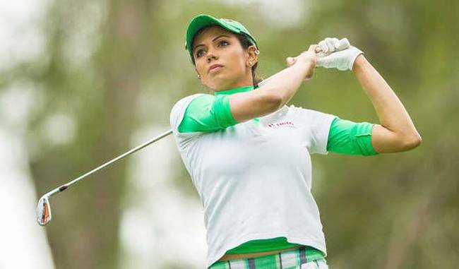 Sharmila Nicollet shares first round lead in China